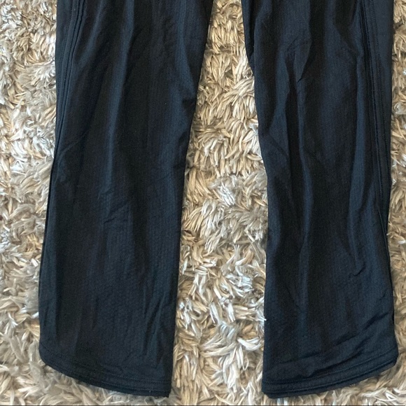 EUC! Lululemon capris 4 - Picture 2 of 9